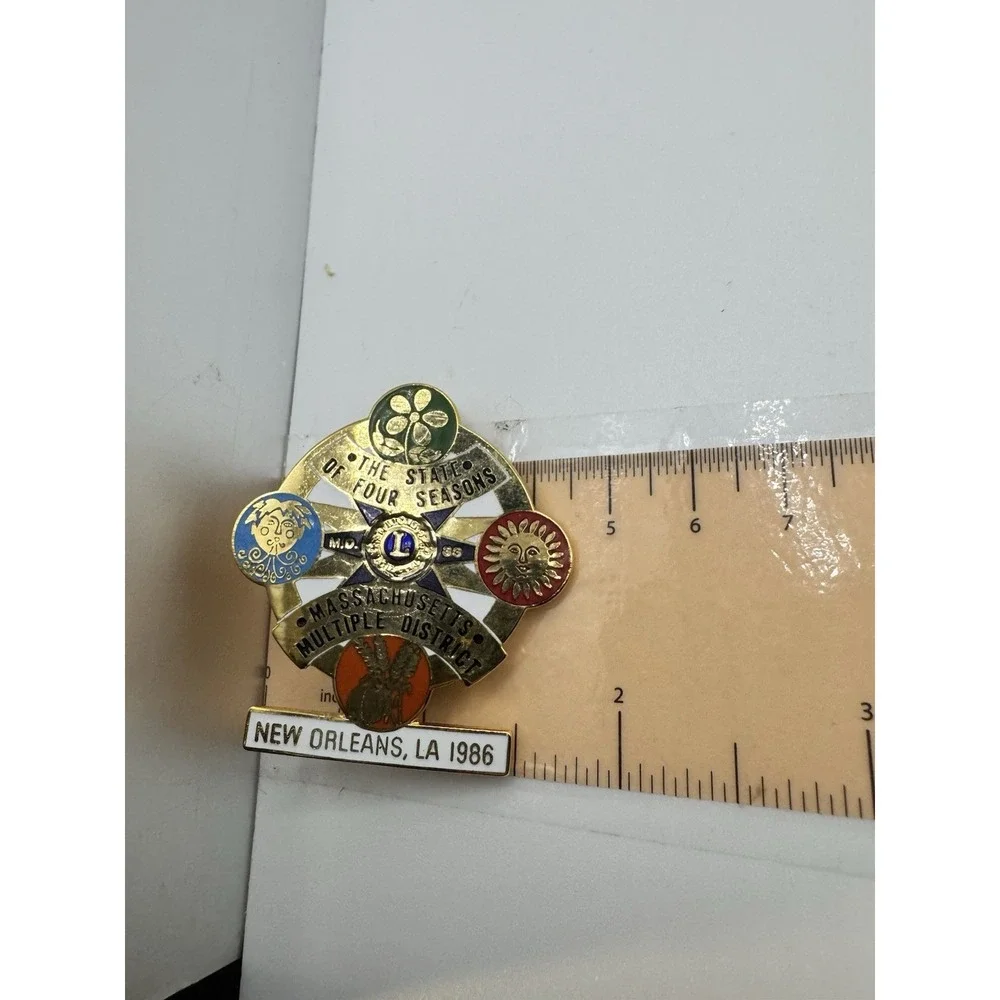 Vintage‎ Lions Club Collectors / Lapel Pin - Massachusetts Multiple Districts